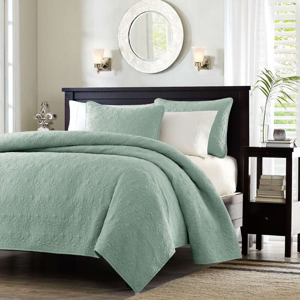 Full/Queen Seafoam Quilted Coverlet Quilt Set