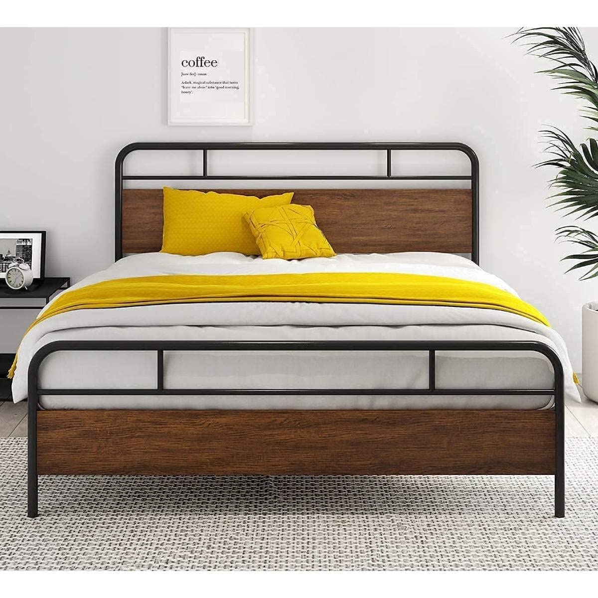 Fast Furnishings Queen Metal Wood Bed with Footboard