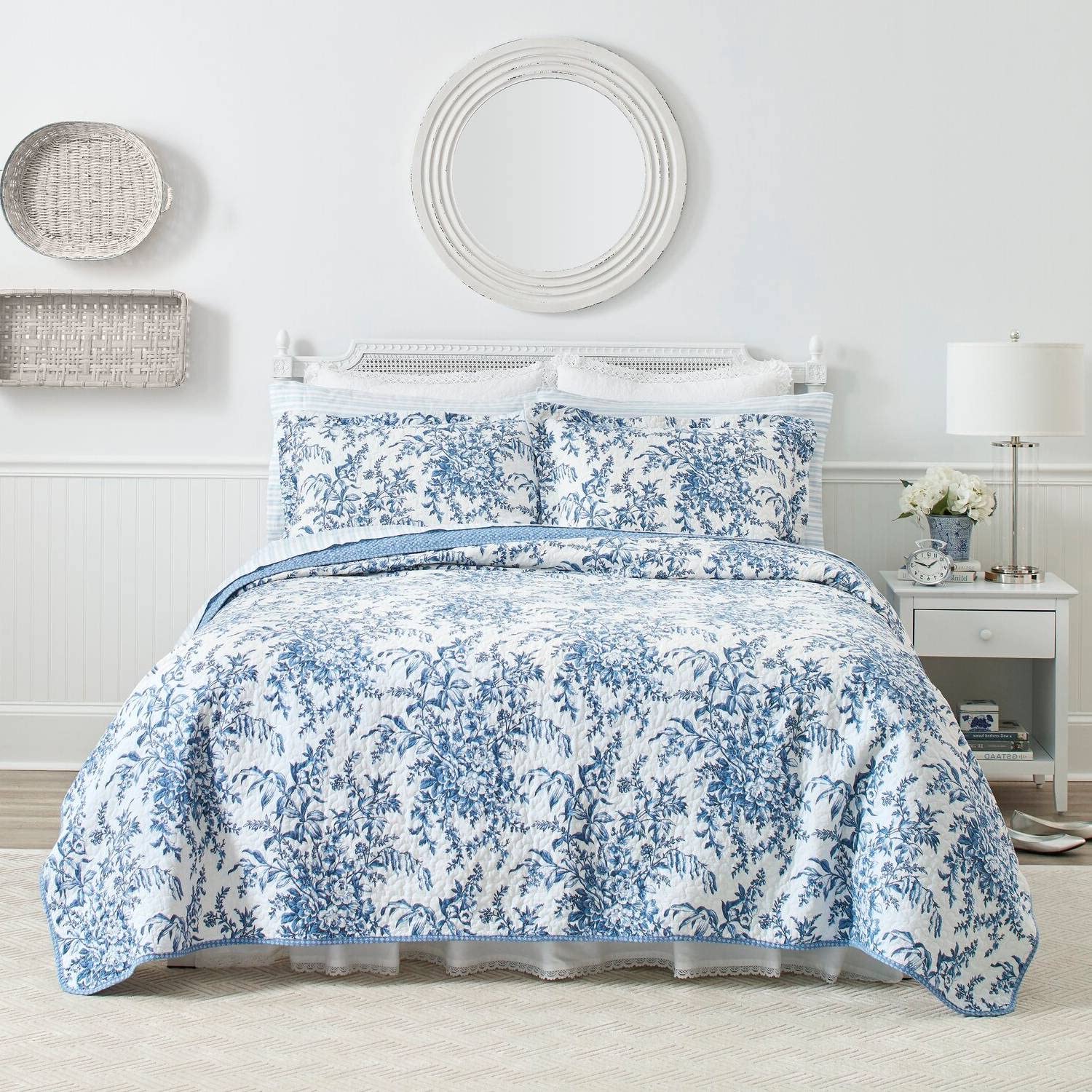 King 3-Pc Bed-in-a-Bag Blue White Floral Quilt Set